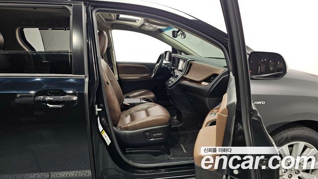 Toyota Sienna 2017 — photo 11