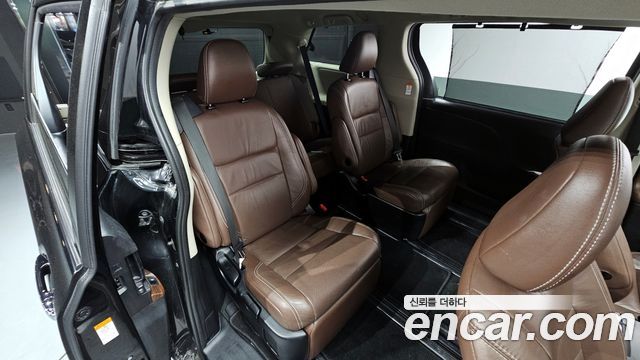 Toyota Sienna 2017 — photo 12