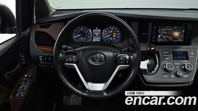 Toyota Sienna 2017 — photo 13