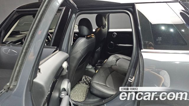 Mini Cooper 2019 — photo 12