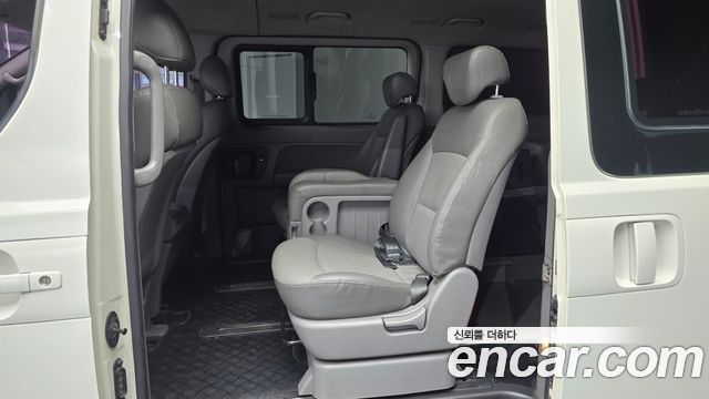 Hyundai Starex 2011 — photo 12
