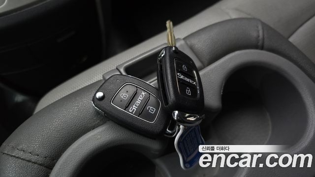 Hyundai Starex 2011 — photo 17