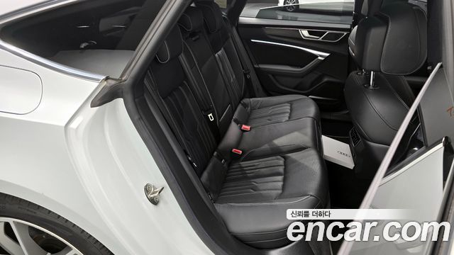Audi A7 2020 — photo 12