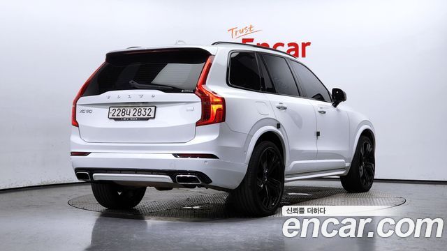 Volvo XC90 2021 — photo 2