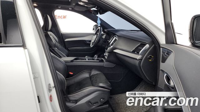 Volvo XC90 2021 — photo 11