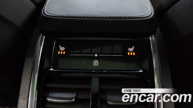 Volvo XC90 2021 — photo 19
