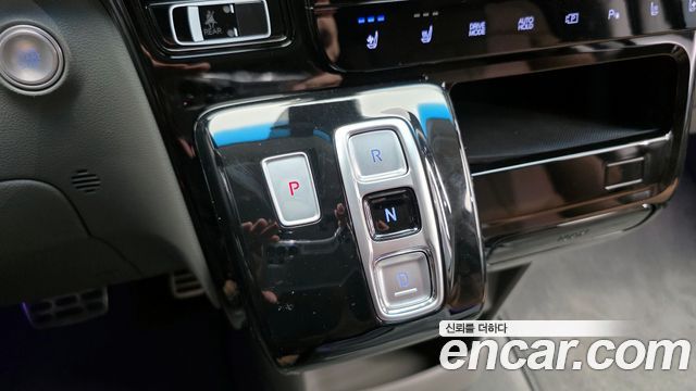 Hyundai Staria 2024 — photo 9