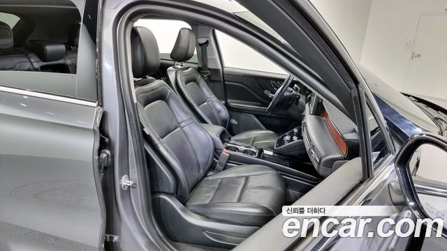 Lincoln Corsair 2021 — photo 12