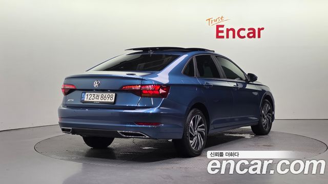 Volkswagen Jetta 2021 — photo 2
