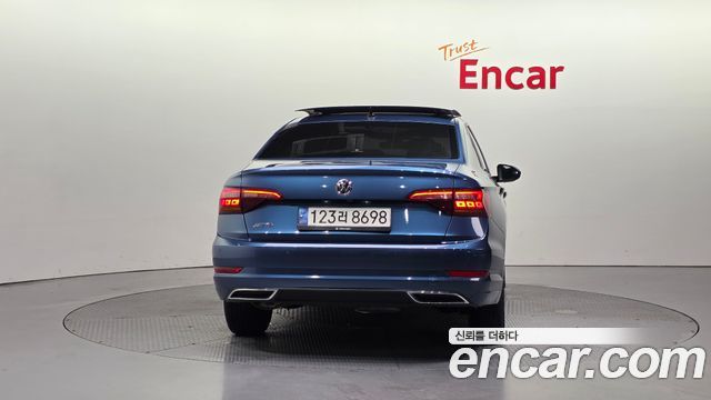 Volkswagen Jetta 2021 — photo 4