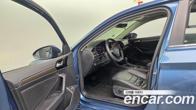 Volkswagen Jetta 2021 — photo 12