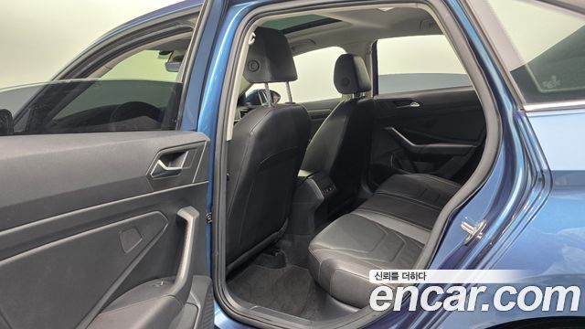 Volkswagen Jetta 2021 — photo 17