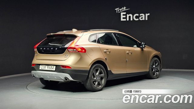 Volvo V40 2013 — photo 2