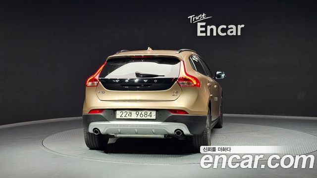 Volvo V40 2013 — photo 4
