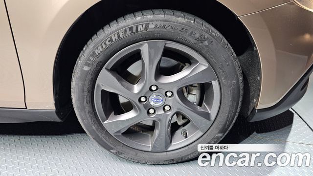 Volvo V40 2013 — photo 5