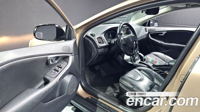 Volvo V40 2013 — photo 12