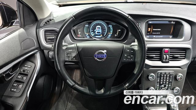Volvo V40 2013 — photo 13