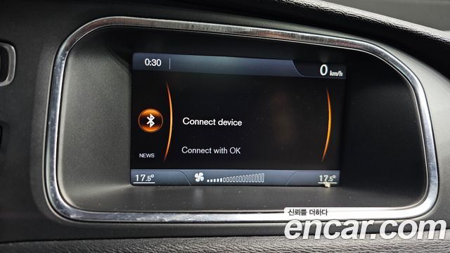 Volvo V40 2013 — photo 14