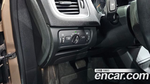 Volvo V40 2013 — photo 18