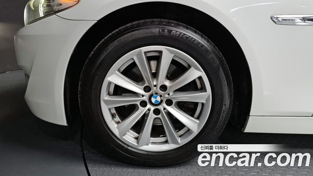 BMW 5-Series 2011 — photo 5