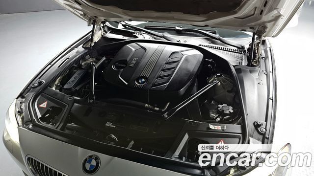 BMW 5-Series 2011 — photo 6