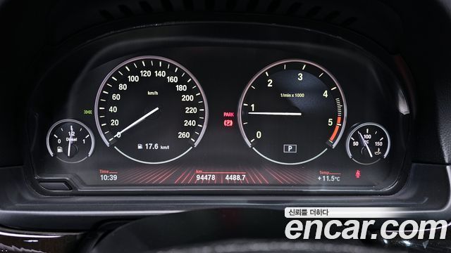 BMW 5-Series 2011 — photo 8