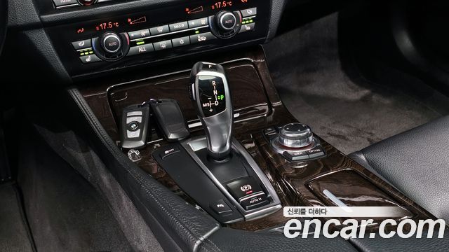 BMW 5-Series 2011 — photo 9