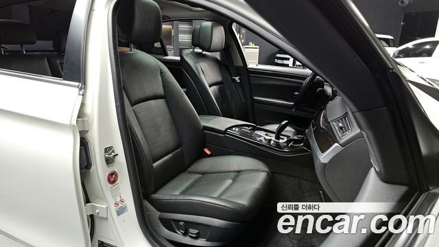 BMW 5-Series 2011 — photo 10