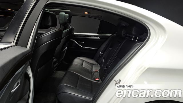 BMW 5-Series 2011 — photo 12