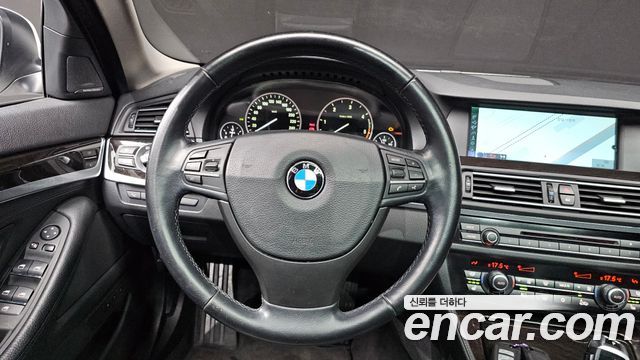 BMW 5-Series 2011 — photo 13