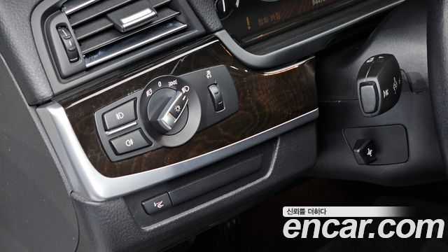 BMW 5-Series 2011 — photo 14