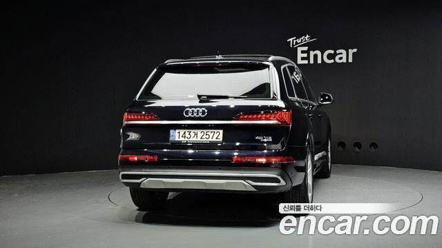 Audi Q7 2021 — photo 4