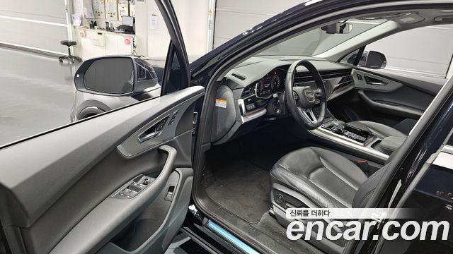 Audi Q7 2021 — photo 10