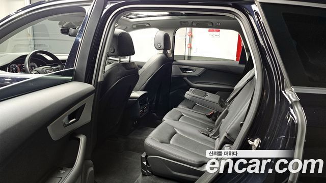 Audi Q7 2021 — photo 11