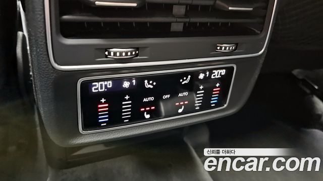 Audi Q7 2021 — photo 17