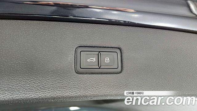 Audi Q7 2021 — photo 18