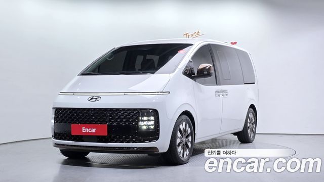 Hyundai Staria 2024 — photo 1