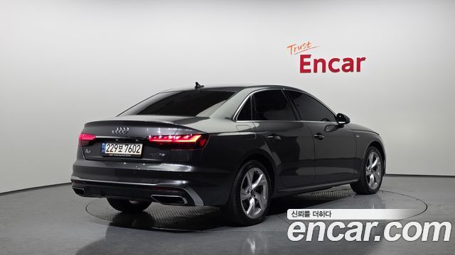 Audi A4 2021 — photo 2