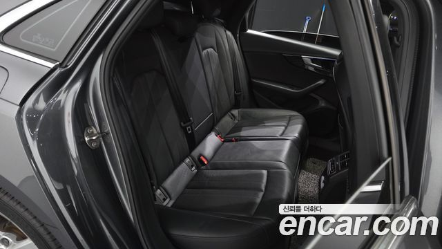 Audi A4 2021 — photo 12