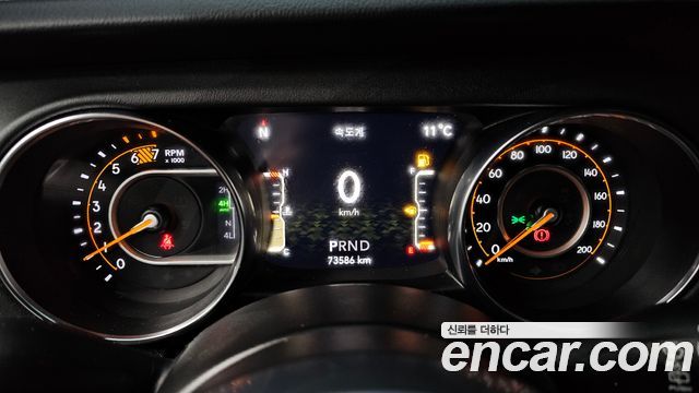 Jeep Wrangler 2022 — photo 8