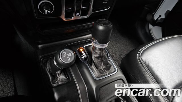 Jeep Wrangler 2022 — photo 9