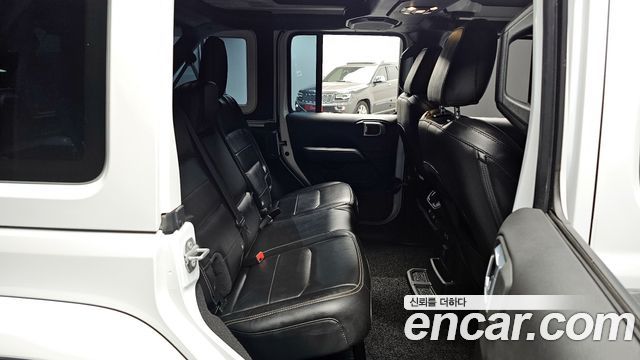 Jeep Wrangler 2022 — photo 11