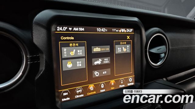 Jeep Wrangler 2022 — photo 17