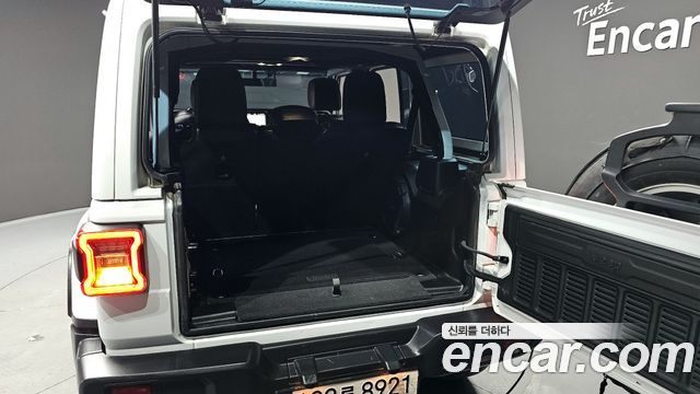 Jeep Wrangler 2022 — photo 20