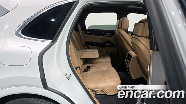 Porsche Cayenne 2020 — photo 12