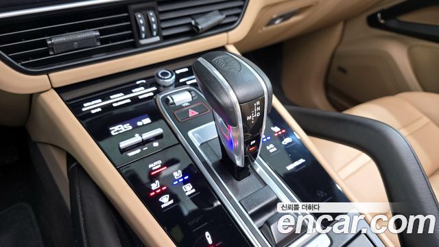 Porsche Cayenne 2020 — photo 18