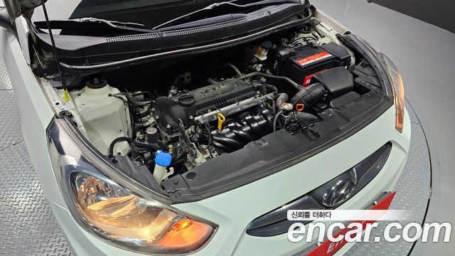 Hyundai Accent 2012 — photo 6