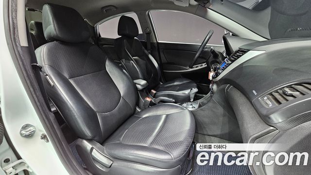 Hyundai Accent 2012 — photo 10
