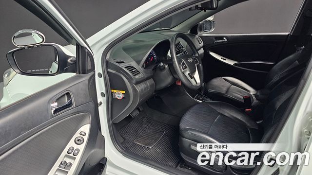 Hyundai Accent 2012 — photo 11