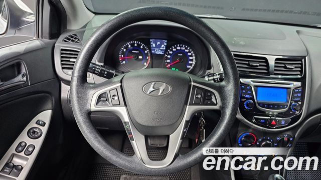 Hyundai Accent 2012 — photo 13